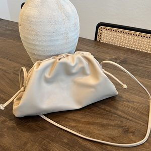 Clam Purse crossbody tan/beige